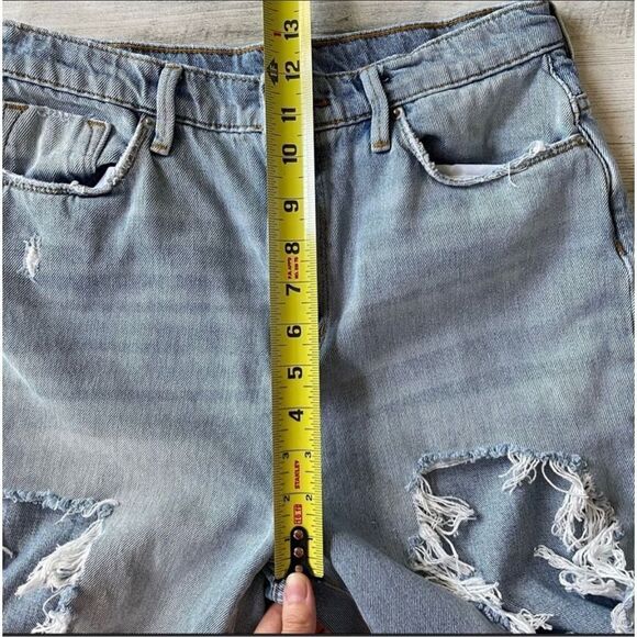 BDG Urban Outfitters W29 Mom high rise distressed denim, tapered jeans light was - Picture 10 of 12